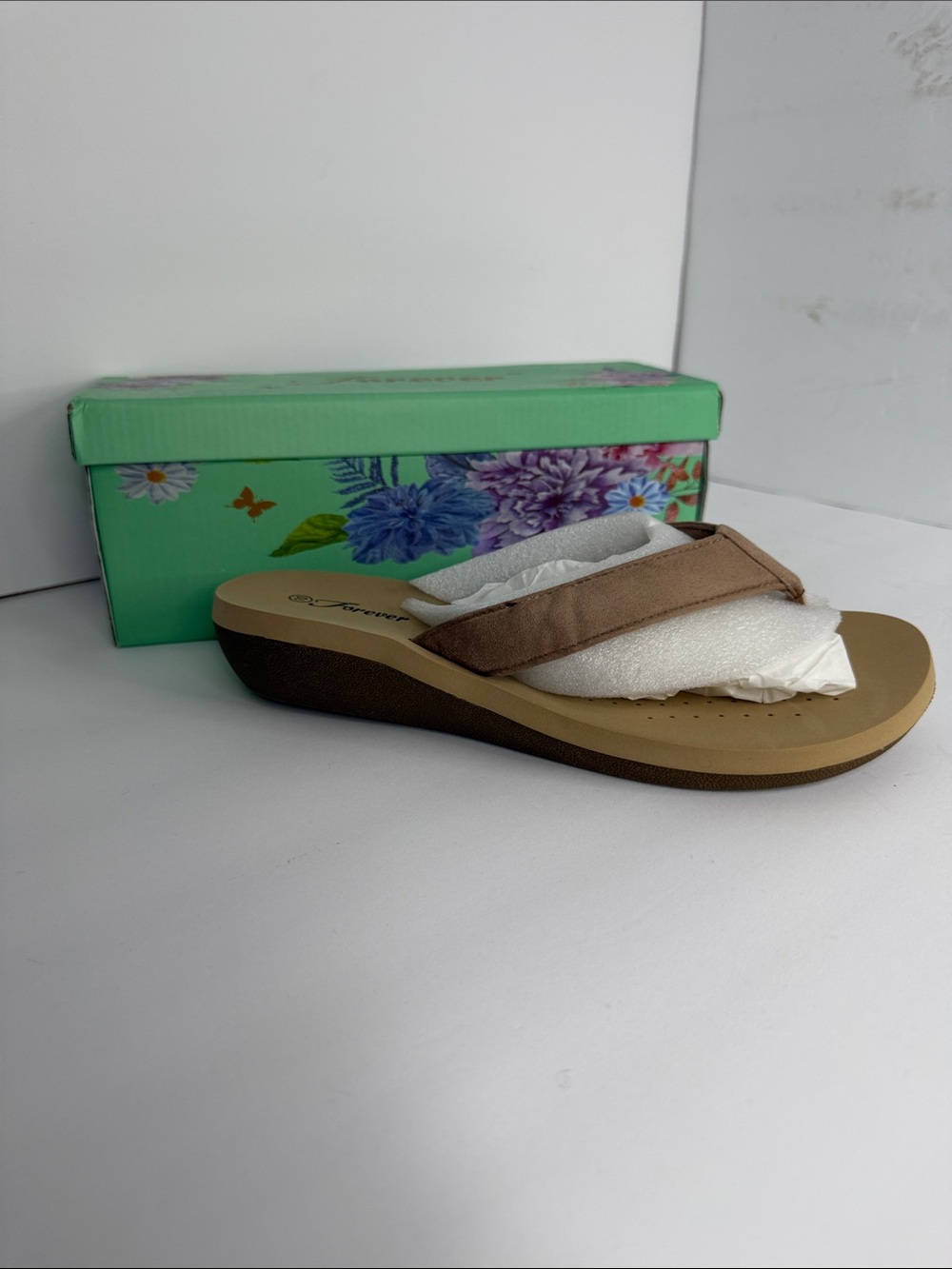Forever Taupe Platform Flip Flop Sandals Women’s Size 10 NIB